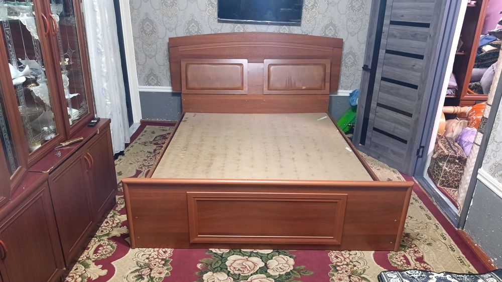 Спальный кровать