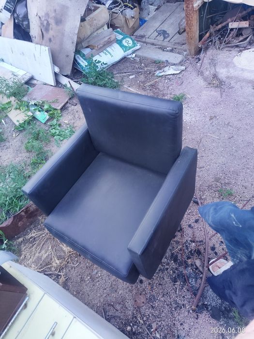 Продам парикмахерское кресло