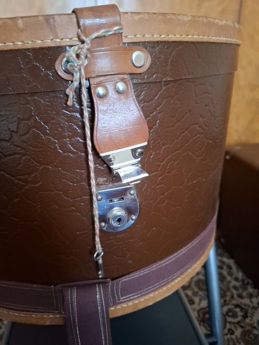 Старинна кутия за шапки