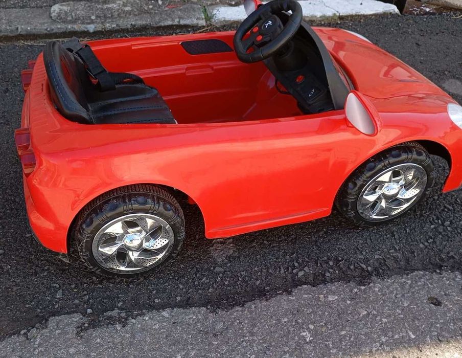 Детска електрическа кола с дистанционно управление