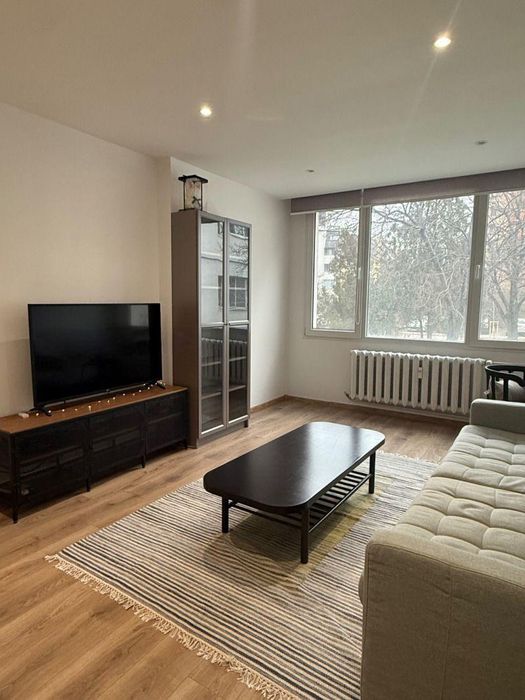 Дава се под наем Двустаен апартамент в София, Изток - 60 кв.м за 787.95 € - Снимка #1