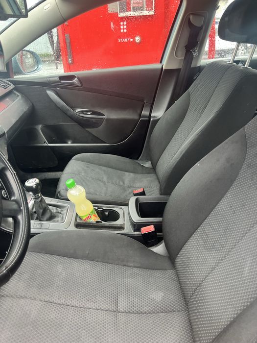 Vand passat b6 din 2006 , cititi anuntul va rog , si nu deranjati inutil ,