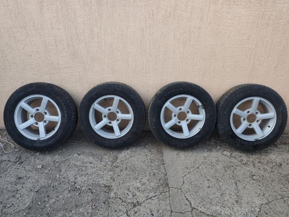 Продам титановые диски с резиной