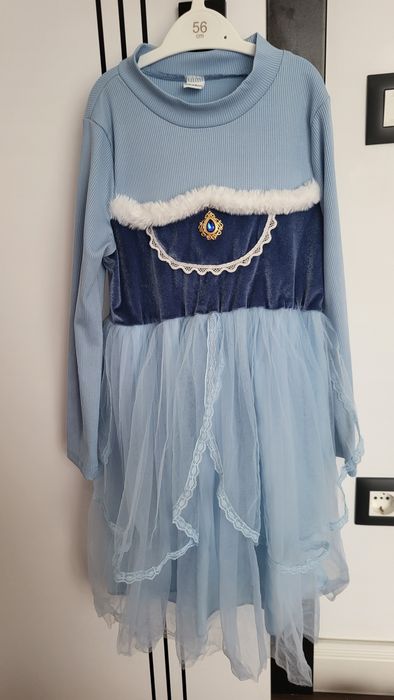 Rochita Elsa cu pelerina