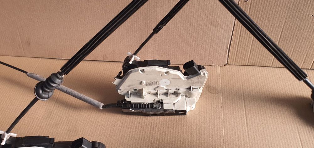 Broasca incuietoare usa fata spate stanga dreapta skoda superb 2