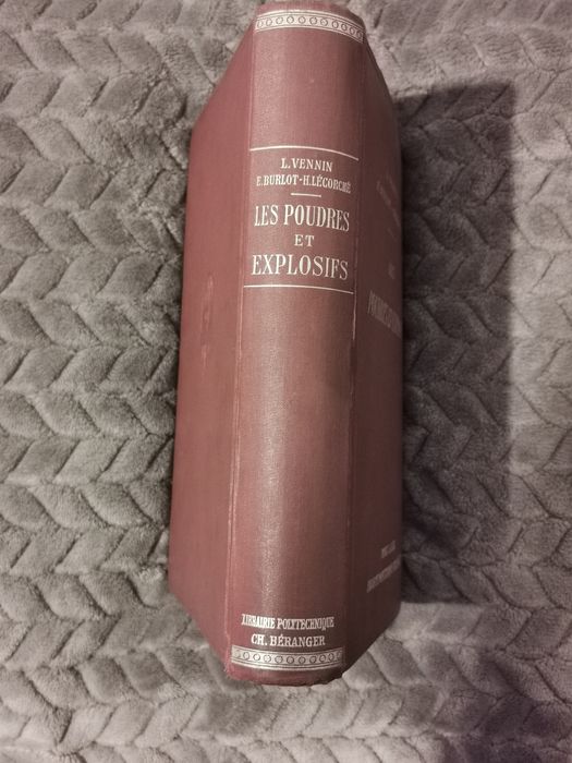 Pulbere și Explozive în limba franceză