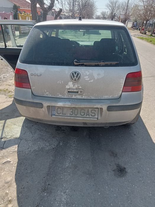 Vând Golf 4 1.6 16v benzina și gaz