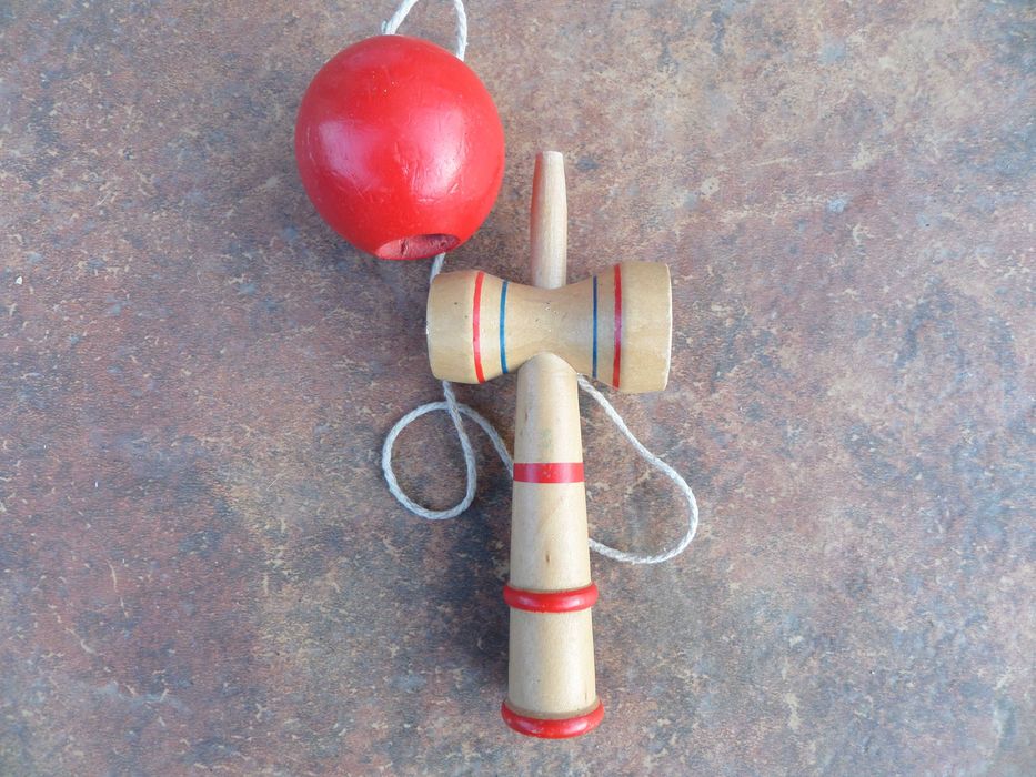 Kendama cu fir de rezerva
