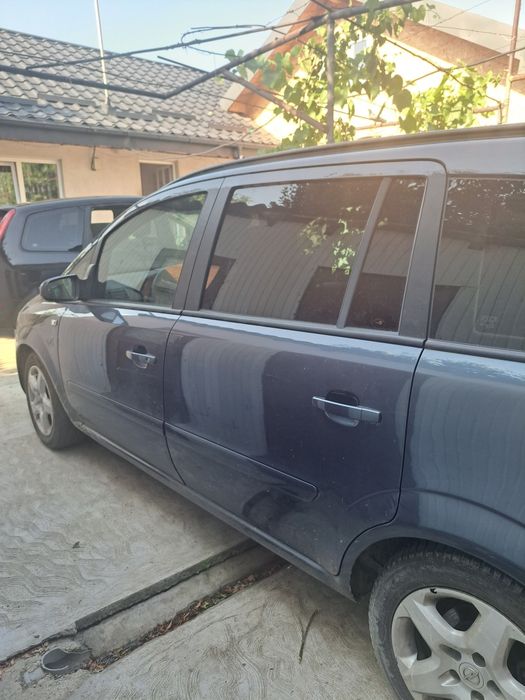 Vând Opel Zafira