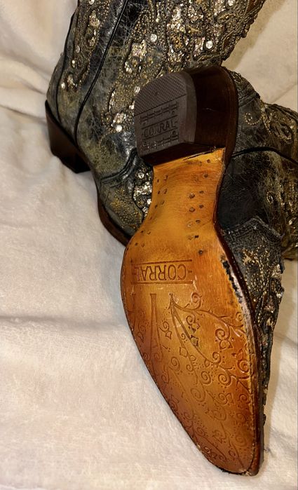 Corral boots cu eticheta