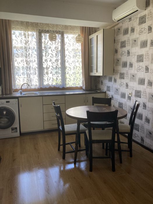 Дава се под наем Тристаен апартамент в Перник, Център - 70 кв.м за 357 € - Снимка #2