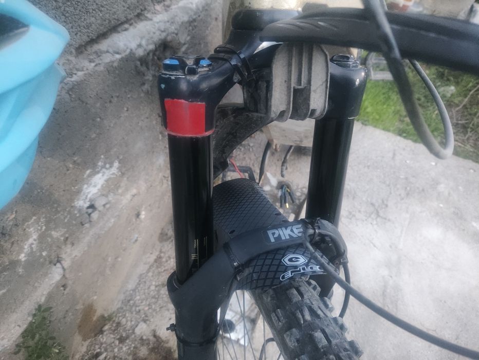 Топовая вилка rock shox pike
