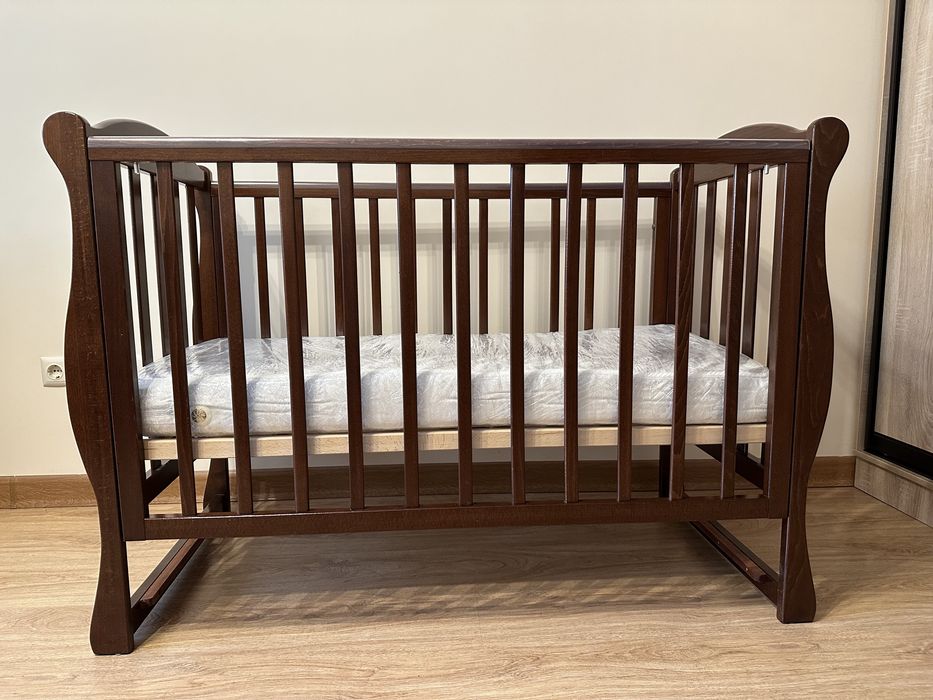 Детская кроватка с матрацем