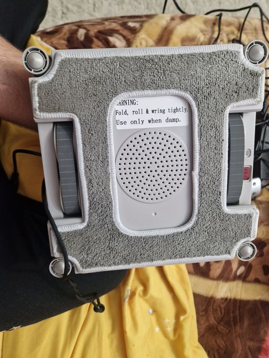 Robot curățare geamuri