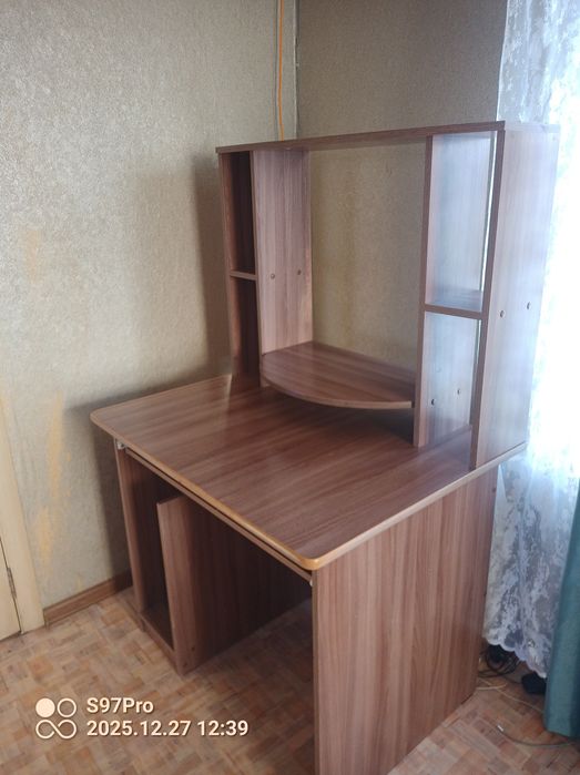 Продам компьютерный стол
