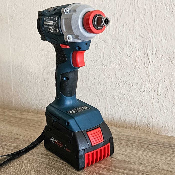 Нов безчетков акумулаторен ударен гайковерт BOSCH GDX 18V-285 , 2 x 5.0Ah батерии и зарядно