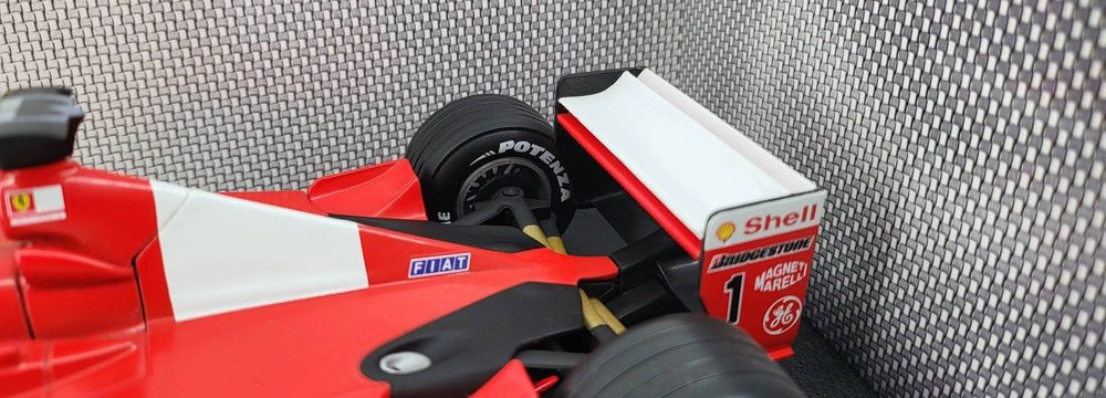 Macheta auto Formula 1 Ferrari F1 2000 Schumacher 1/18 Hotwheels