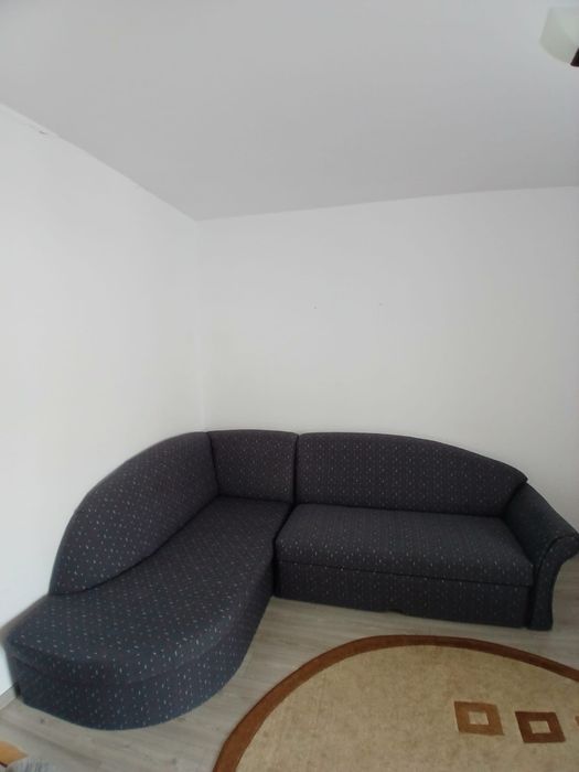 Canapea extensibila cu spațiu pentru depozitare