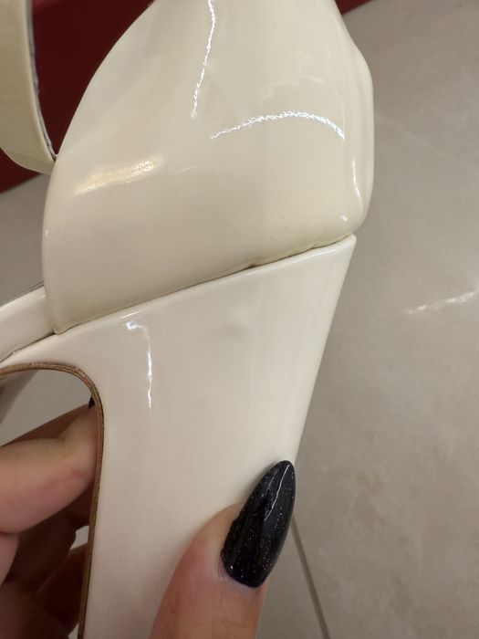 Налични дамски обувки на висок ток Valentino 37 размер