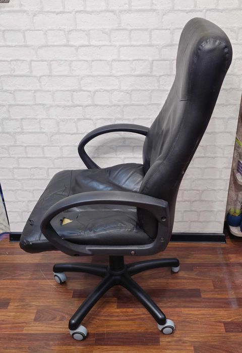 Офис стол използван