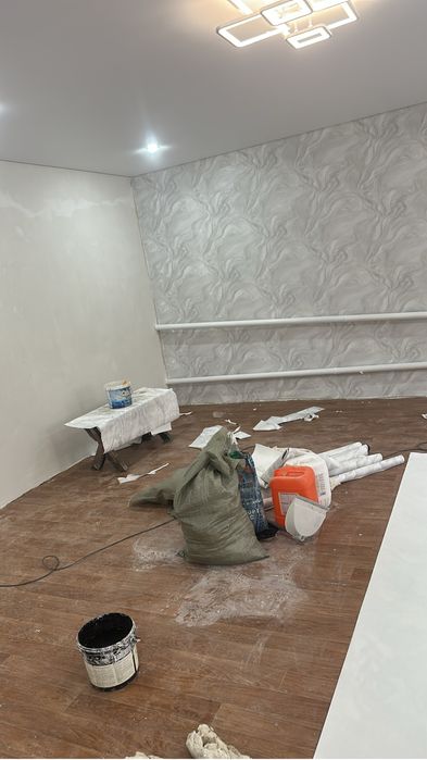 Поклейка  обоев.Вытяжка стен