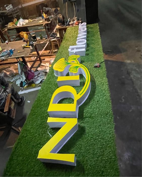 Декорации наружняя реклама