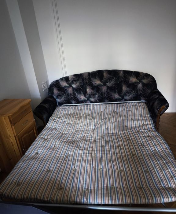 Триместен, разтегателен диван и два фотьойла