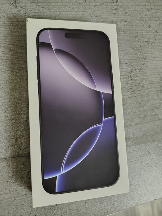 Vand iPhone 16 Pro Max 256GB Black Titanium Baterie 94% + Huse Mobilfox și accesorii