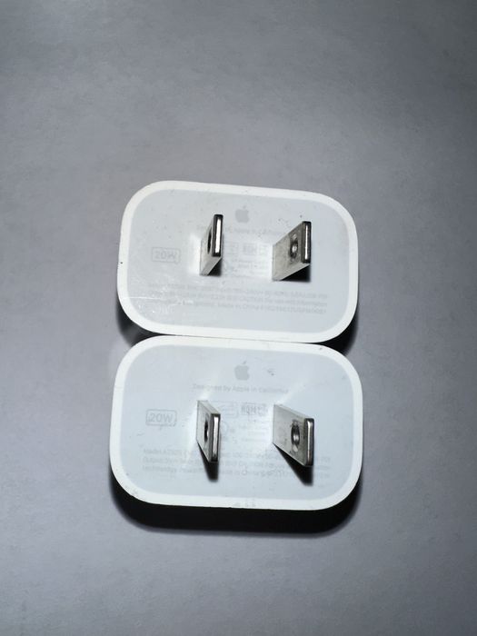 Оригинальное зарядное устройство Apple iPhone 20W (б/у)