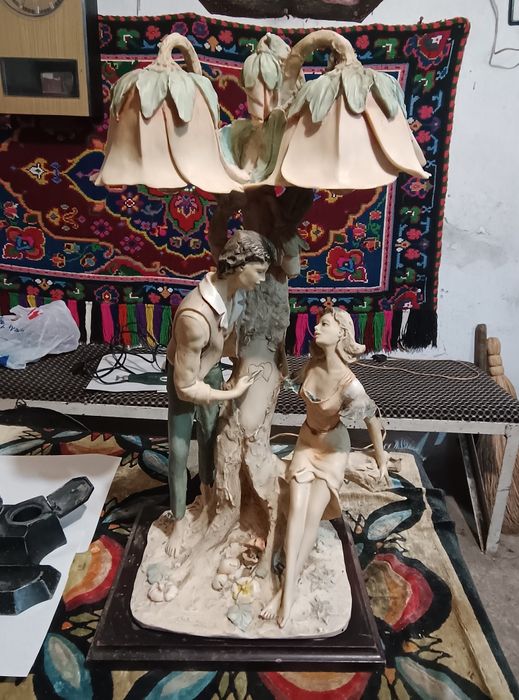 Страхотна Порцеланова Винтидж Настолна Лампа