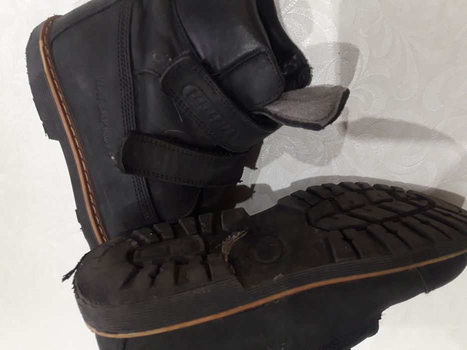 Продам детские ботинки