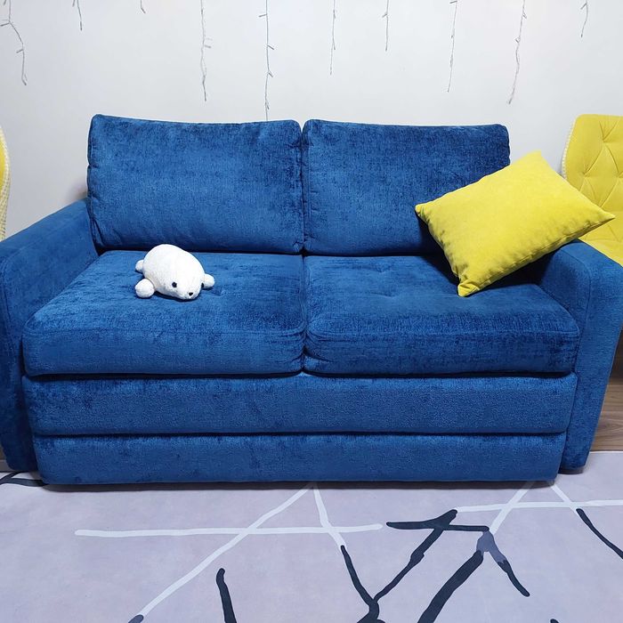 Диван-раскдадной и 2 стула