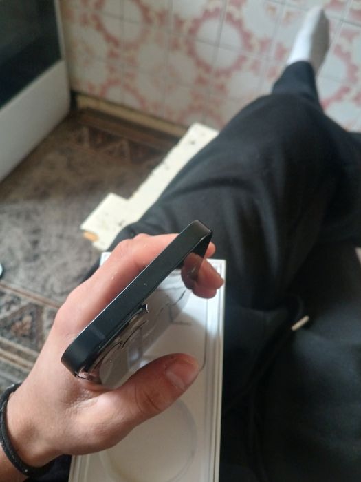 Vând iphone 13 128 gb
