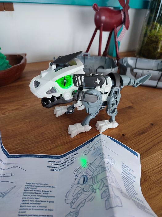 Dinozaur Biopod cu sunete si lumini - umbla