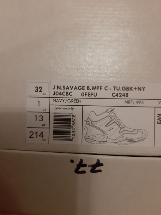 Продам демисезонные ботинки Geox 32 размера