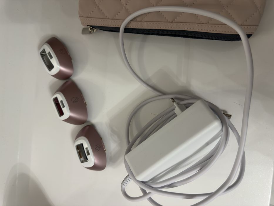 Фотоепилатор Philips Lumea 9900