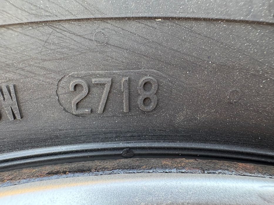 4 Anvelope de iarnă cu jante de tablă și capace! 195/65/15 M+S