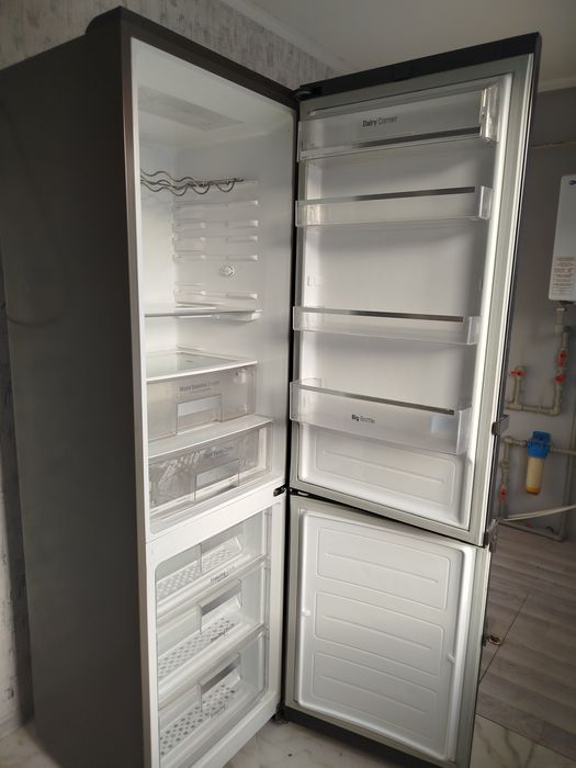 Холодильник LG на фрионе , двухкамерный