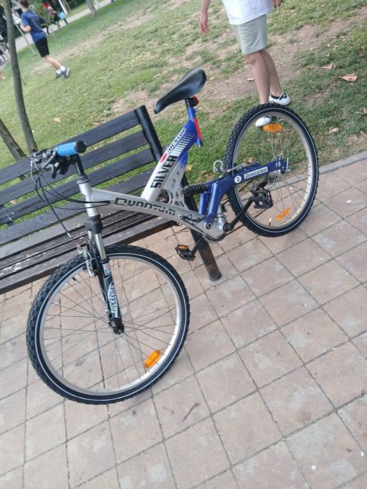 Silver Quantium. Bicicletă full suspension