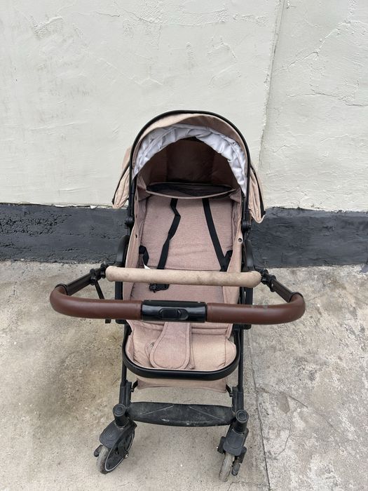 Продам детскую прогулочную коляску