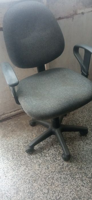 Ергономичен офис стол