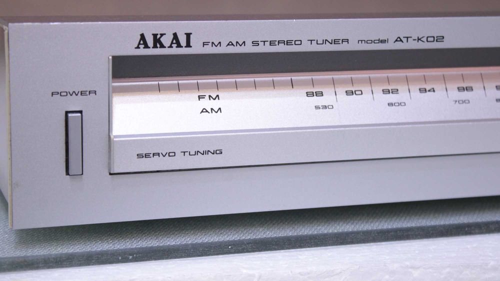 Tuner Akai AT-K02.