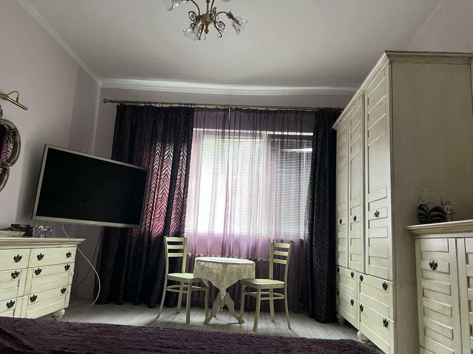 Дава се под наем Тристаен апартамент в София, Център - 130 кв.м за 1300 € - Снимка #10