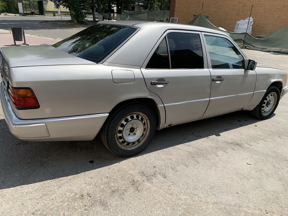 Продам Мерс 124 Е 220