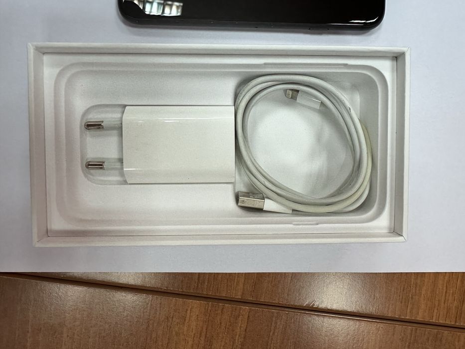 iPhone 7 - 32 GB, impecabil cu accesorii originale