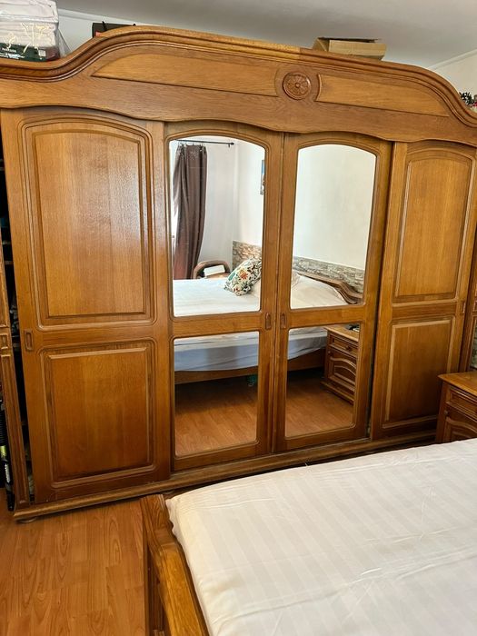 Vând mobilă dormitor vintage, lemn masiv