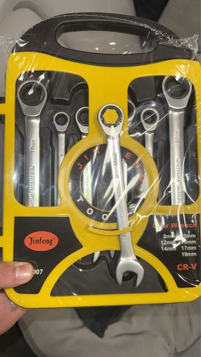 Тресчотни гаечни ключове 8–19 мм CR-V – Нов комплект в куфар, ТОП цена