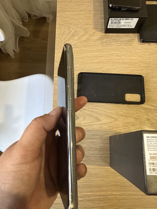 Продается Samsung s 20 и s 10