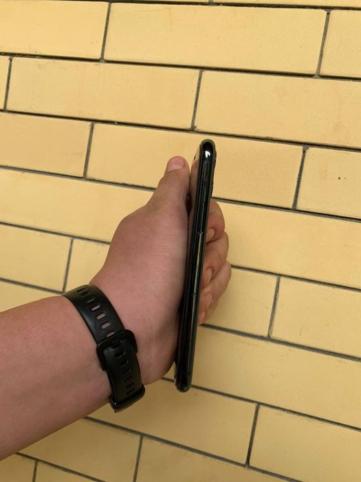 Срочно продаётся IPhone 11 pro в хорошем состоянии