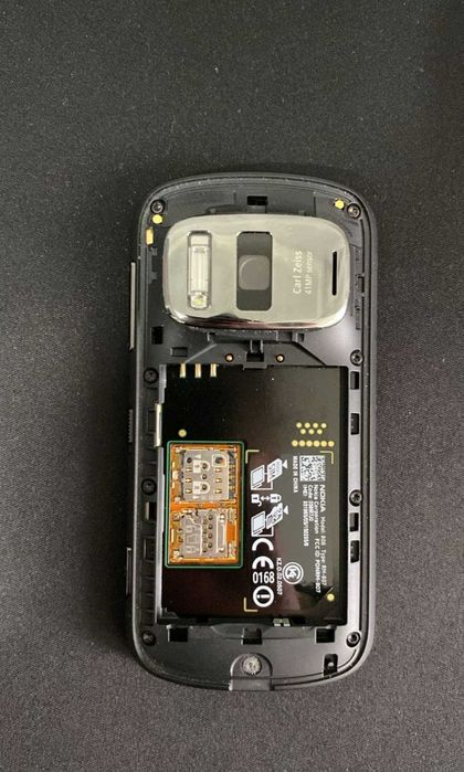 Nokia 808 оригинал в новом состоянии